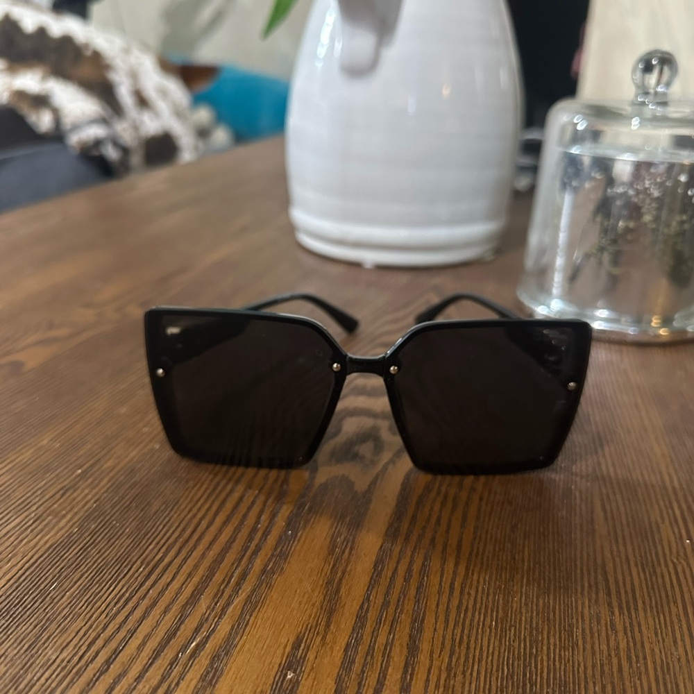 Gucci Monogram Chic Black Square Sunglasses